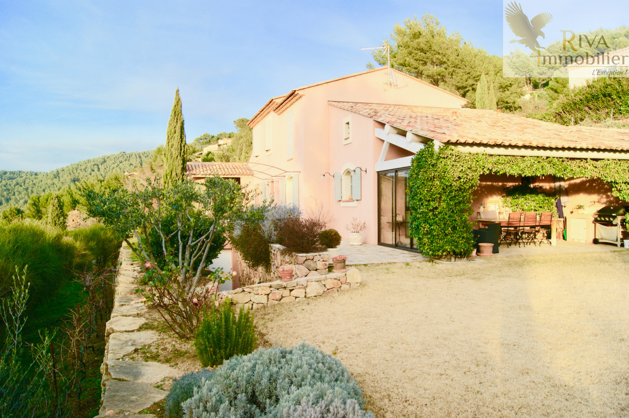 Vente LE BEAUSSET 83330 VILLA STYLE VIEUX MAS VUE PANORAMIQUE